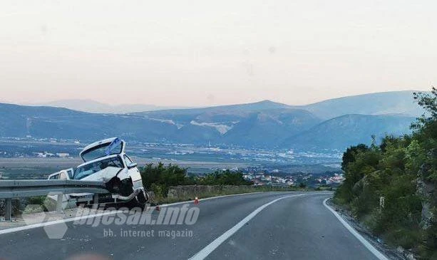 Cesta Mostar - Nevesinje: Automobilom se zabio u zaštitnu ogradu