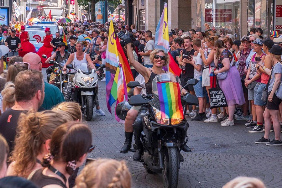 Više od milijun ljudi na povorci ponosa