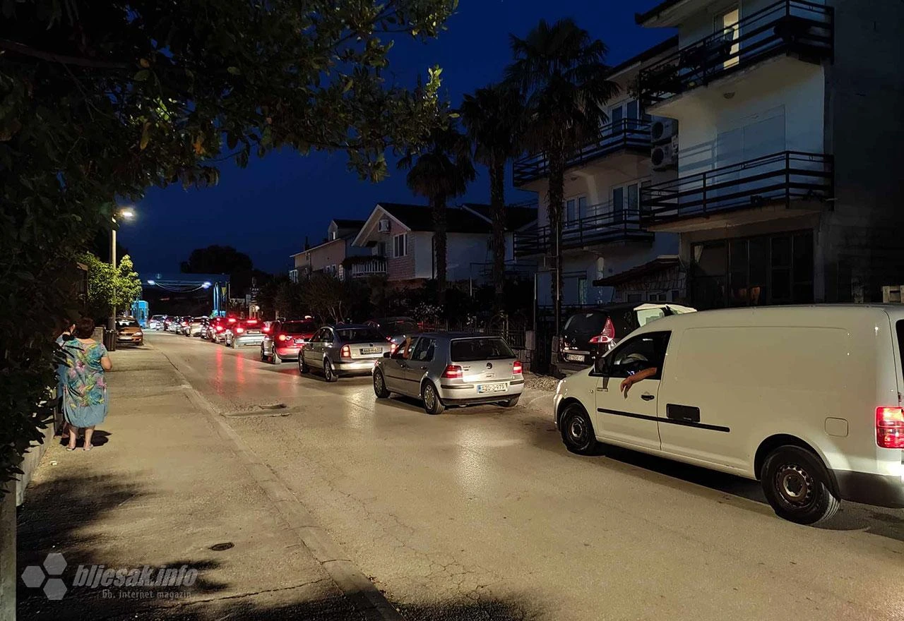 Kolaps na granicama u Metkoviću: Čeka se preko tri sata, ljudi trube u znak prosvjeda