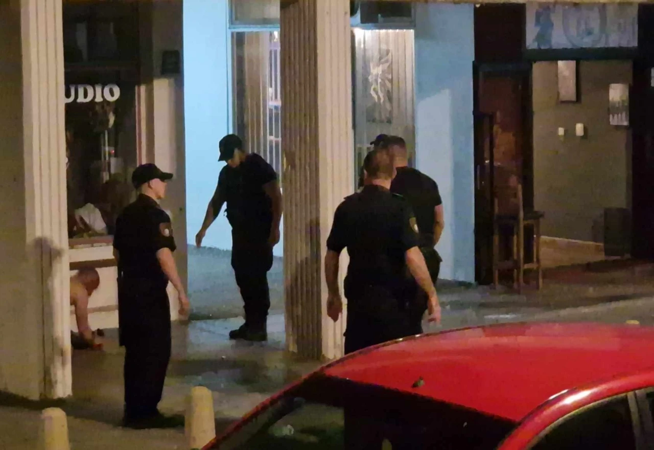 Masovna tučnjava u bašti kafića: Dvije osobe izbodene