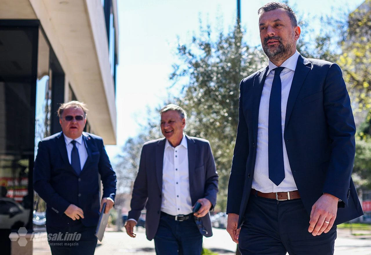 Konaković: Nekima bi dobro došle scene, blokade, tučnjave i psovke...