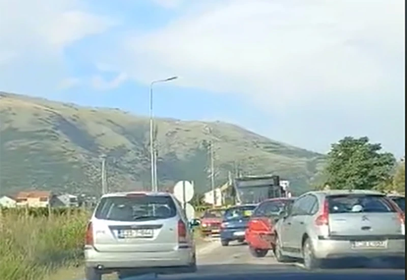 VIDEO | Kolone na M-17 kod Mostara zbog prometne nesreće