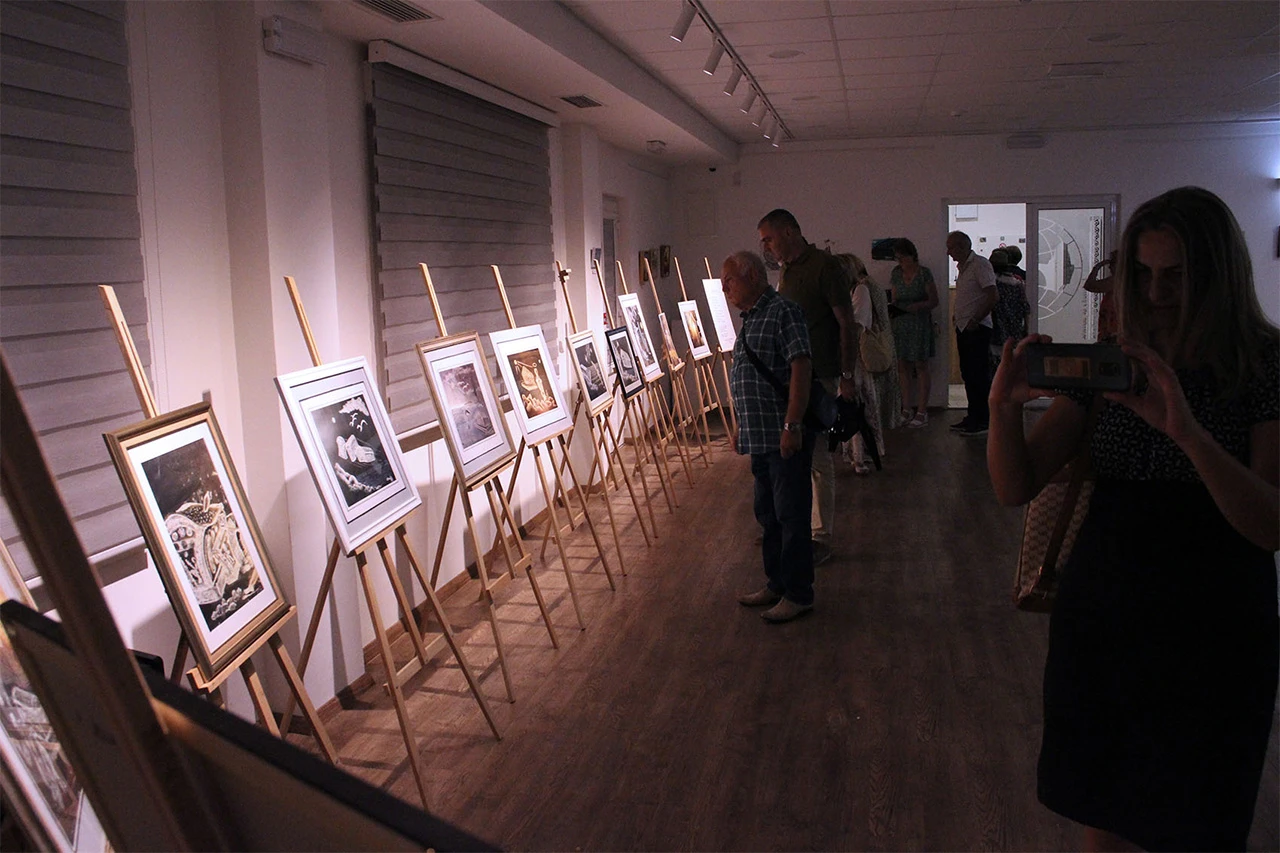 U Centru za kulturu upriličena promocija knjige i izložba grafika