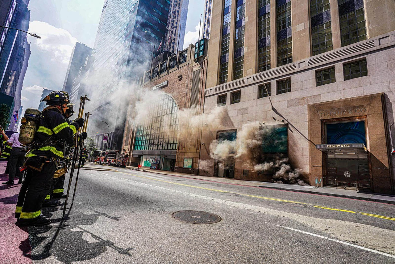 VIDEO: Požar je zahvatio poznatu zgradu u New Yorku
