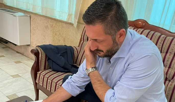 Predsjednik Skupštine na hodniku - ''Da sam znao da ovako dobro radi na stepenicama...''