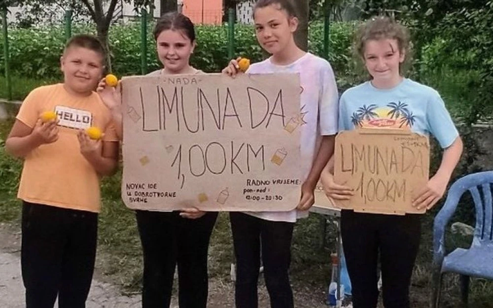 Male ruke, velika djela! Prodavali limunadu da doniraju za oboljele