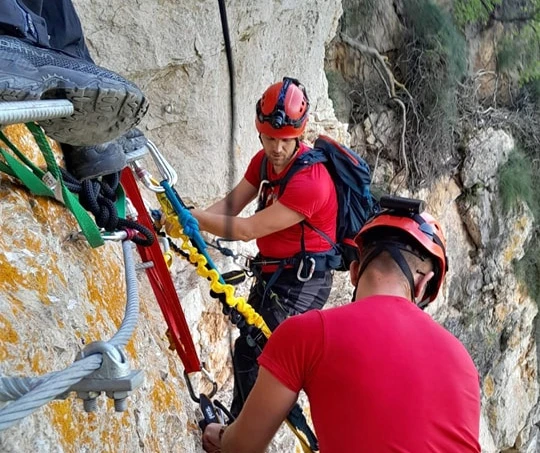 Grude: Sarajlija iscrpljen ostao na 120 m visine na ferrati Peć Mlini, intervenirao GSS