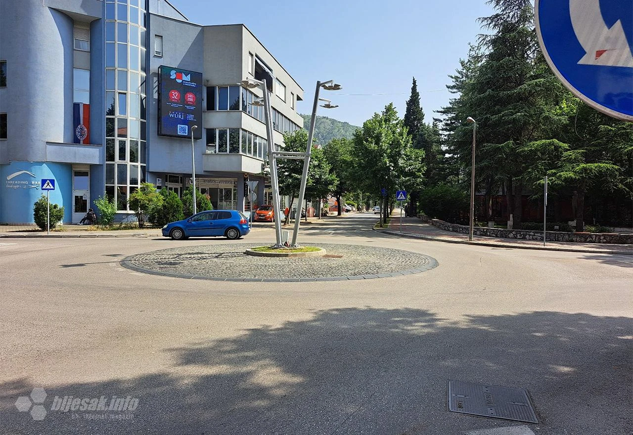 Mostar: Vozač romobila dobio teške tjelesne ozljede nakon sudara s autobusom