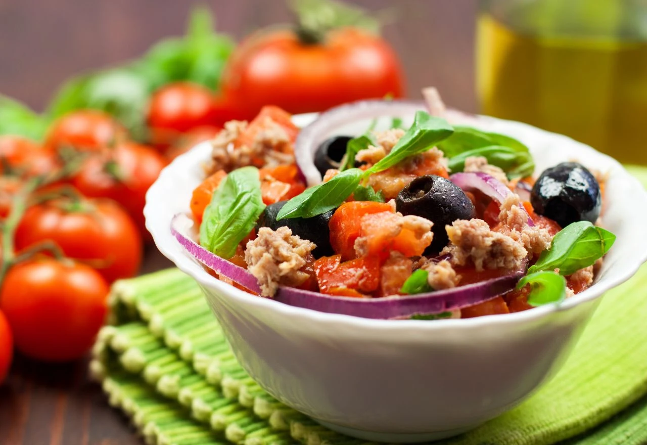 Nije li ovo najlakša salata s tunom? 