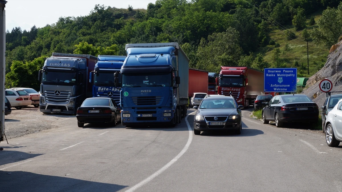 Kamioni iz Srbije blokirali granični prijelaz Jarinje