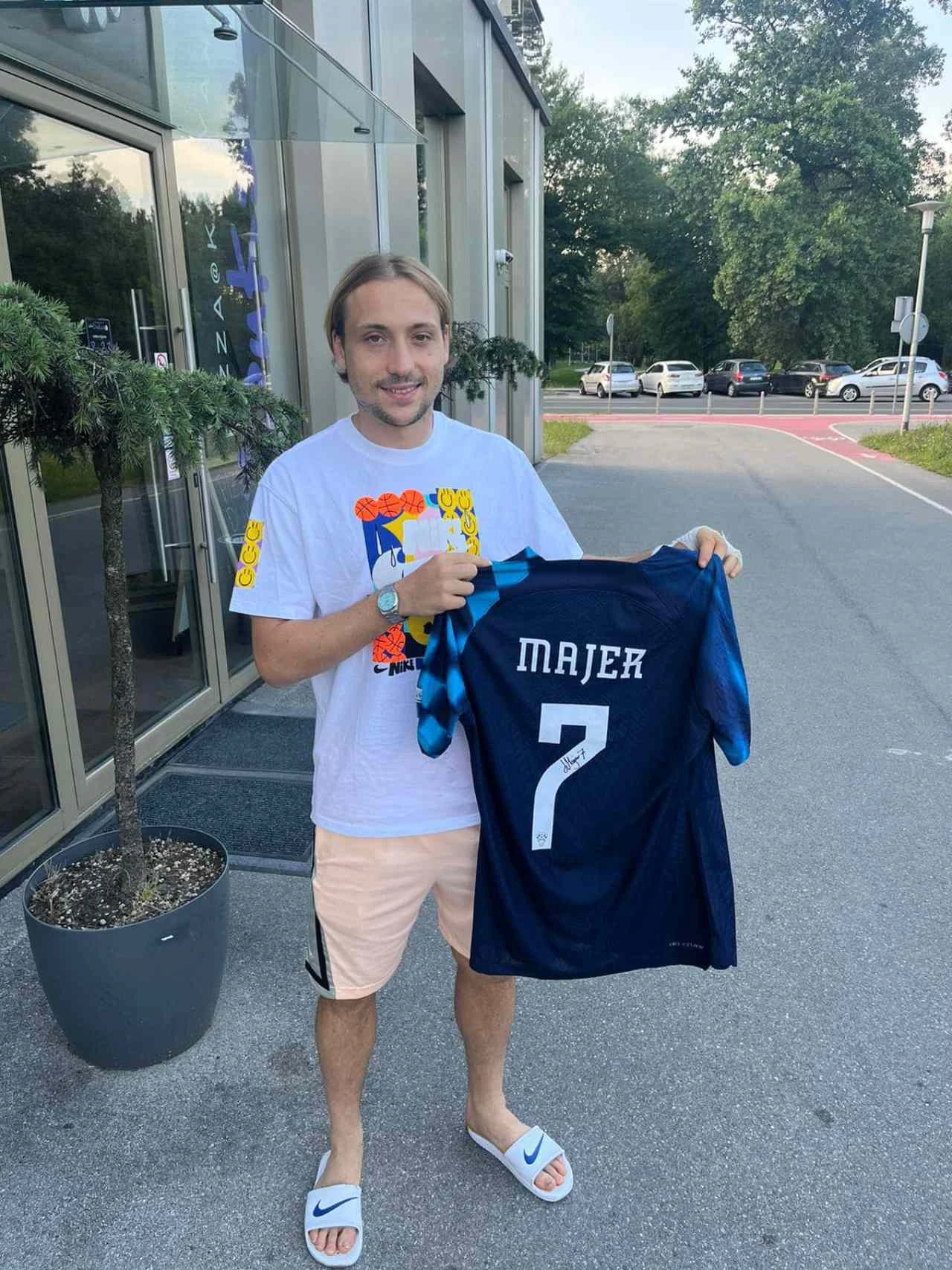 Lovro Majer donirao dres iz finala Lige nacija