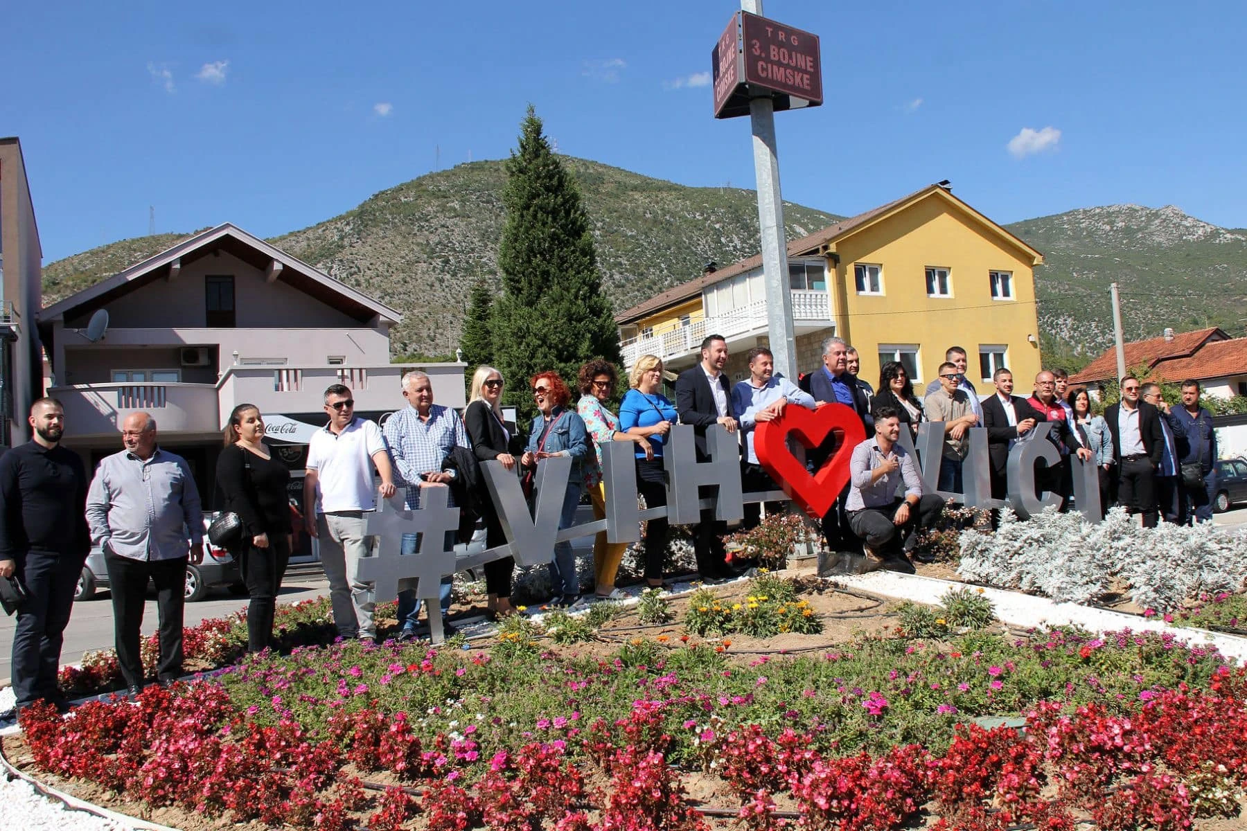 Oko 20 tisuća KM za natpis "I love Mostar", stiže i još pametnih klupa