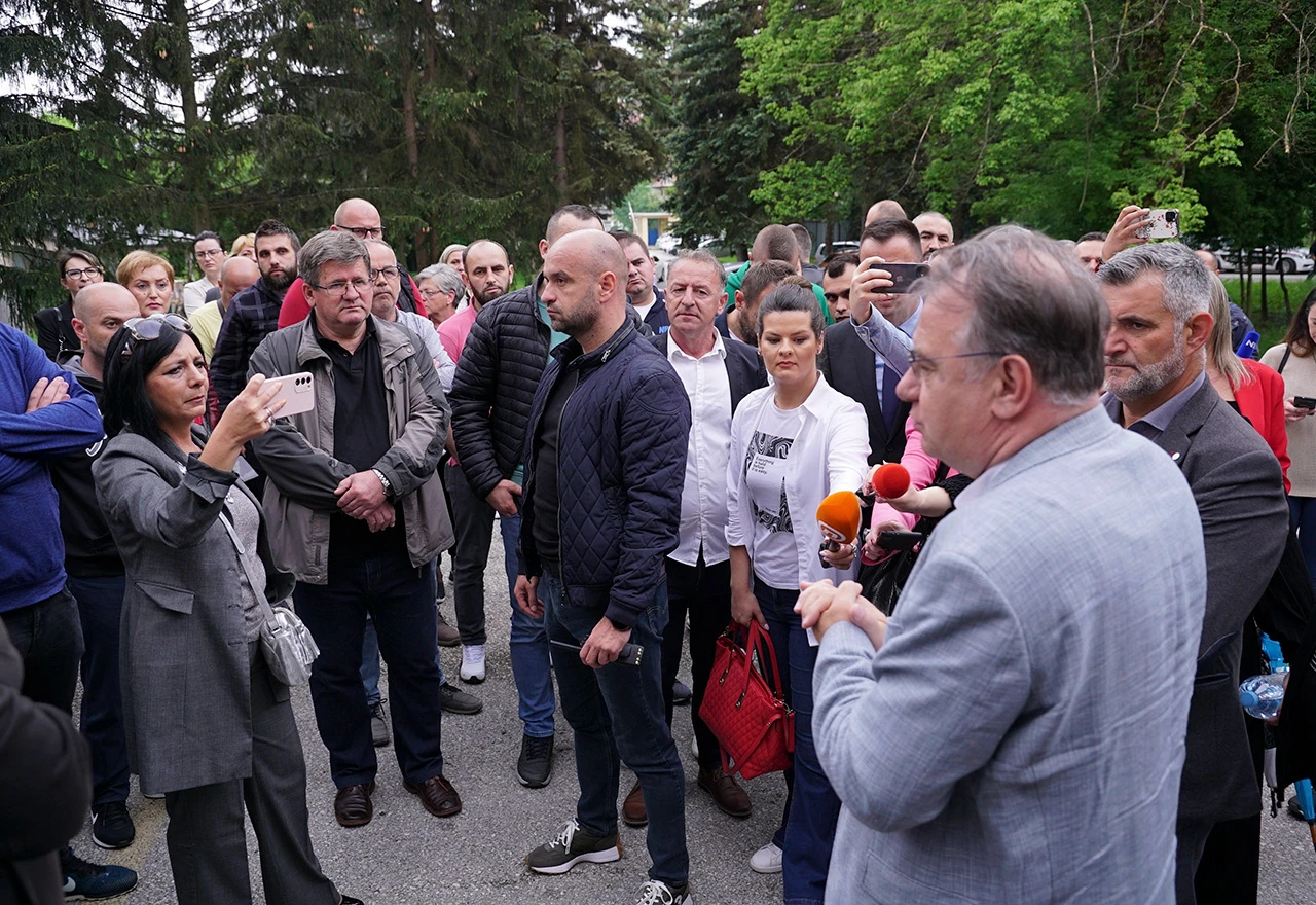 Nikšić obećao spasiti Zrak