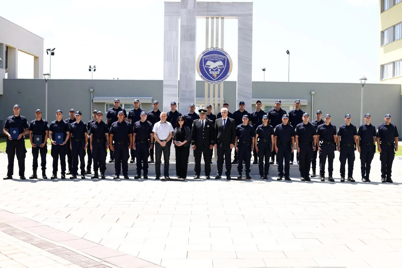 FOTO | MUP ŽZH dobio 30 novih policajaca