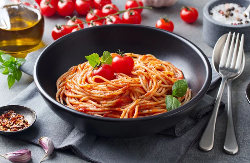 Ručak za 20 minuta: Recept za špagete s rajčicom i bosiljkom iz jednog lonca