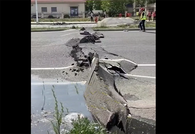 VIDEO | Na cesti se stvorile pukotine duboke 1.300 metara, evakuirane tisuće ljudi