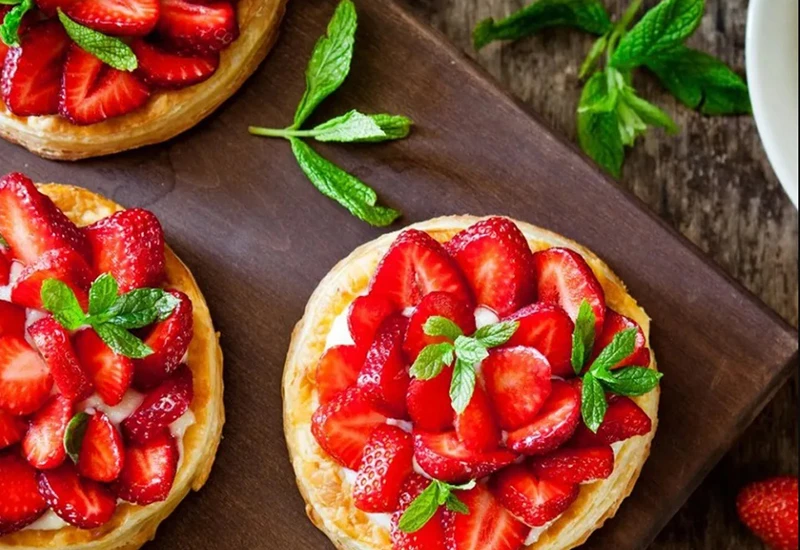 Donosimo recept za hrskavi voćni zalogaji: Lisnate košarice s jagodama