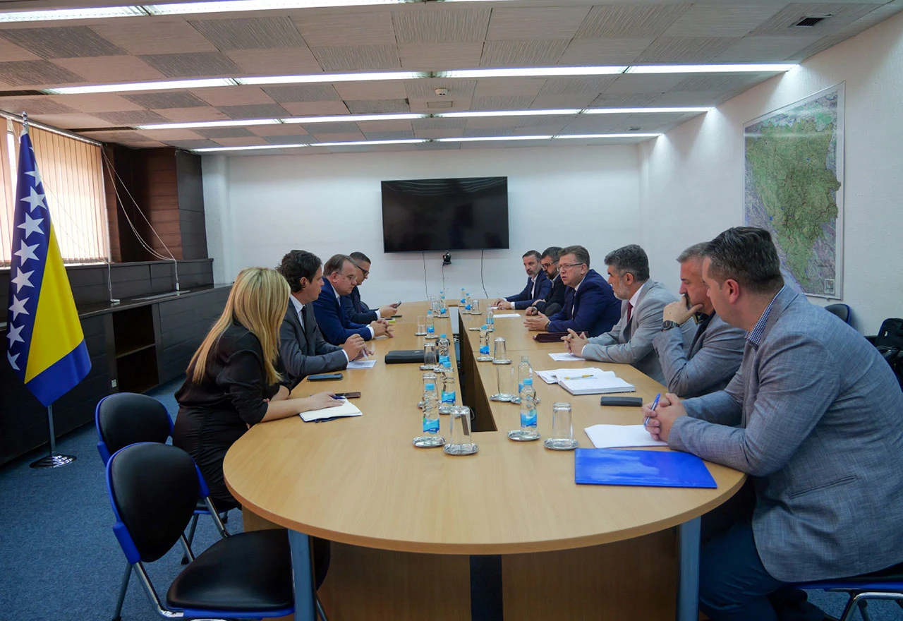 Nikšić: Fiskalnom reformom smanjiti poreze i povećati plate radnicima