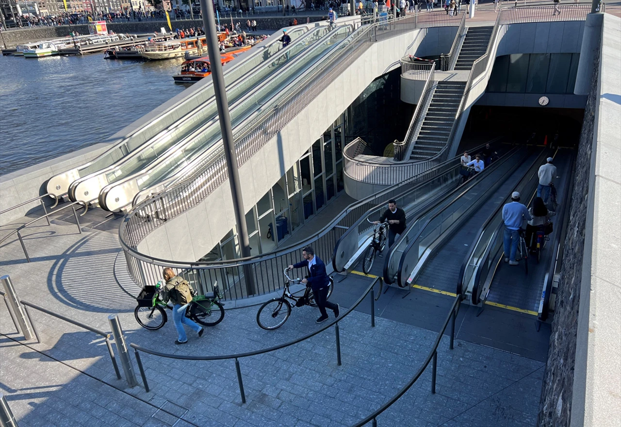 Amsterdam dobio prvi podvodni parking za bicikla u svijetu