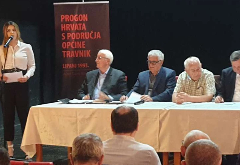 Travnik: Predstavljena knjiga 'Progon Hrvata s područja općine Travnik, lipanj 1993.'