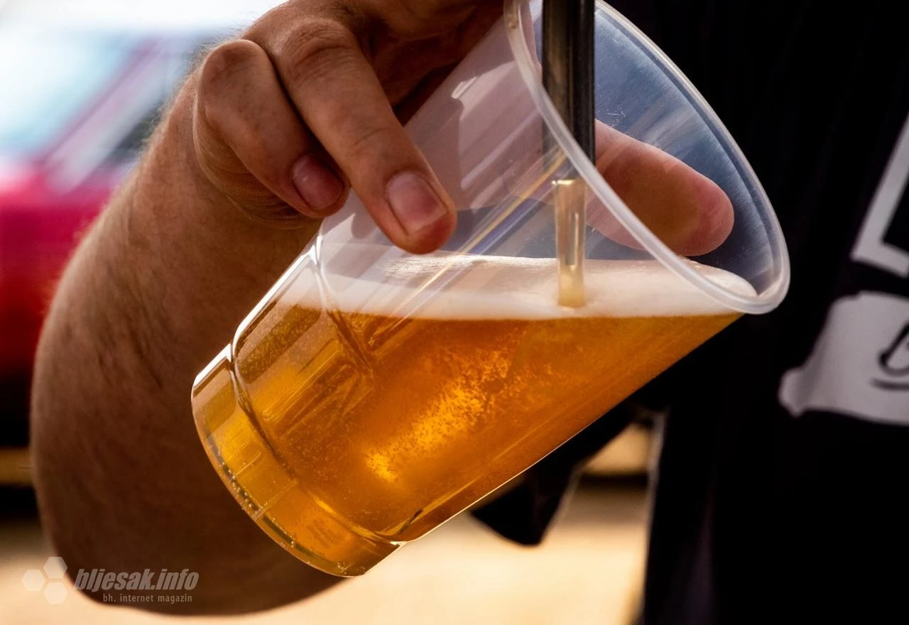 Split: Zbog ispijanja alkohola na javnoj površini kažnjeno 13 osoba