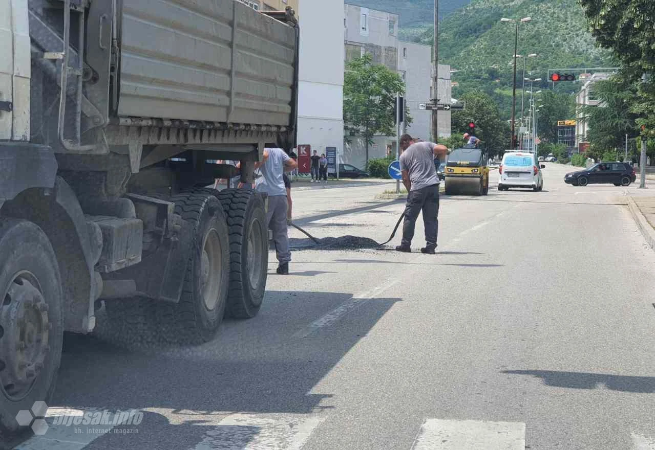 Asfaltirane 'rupe' u Dubrovačkoj ulici