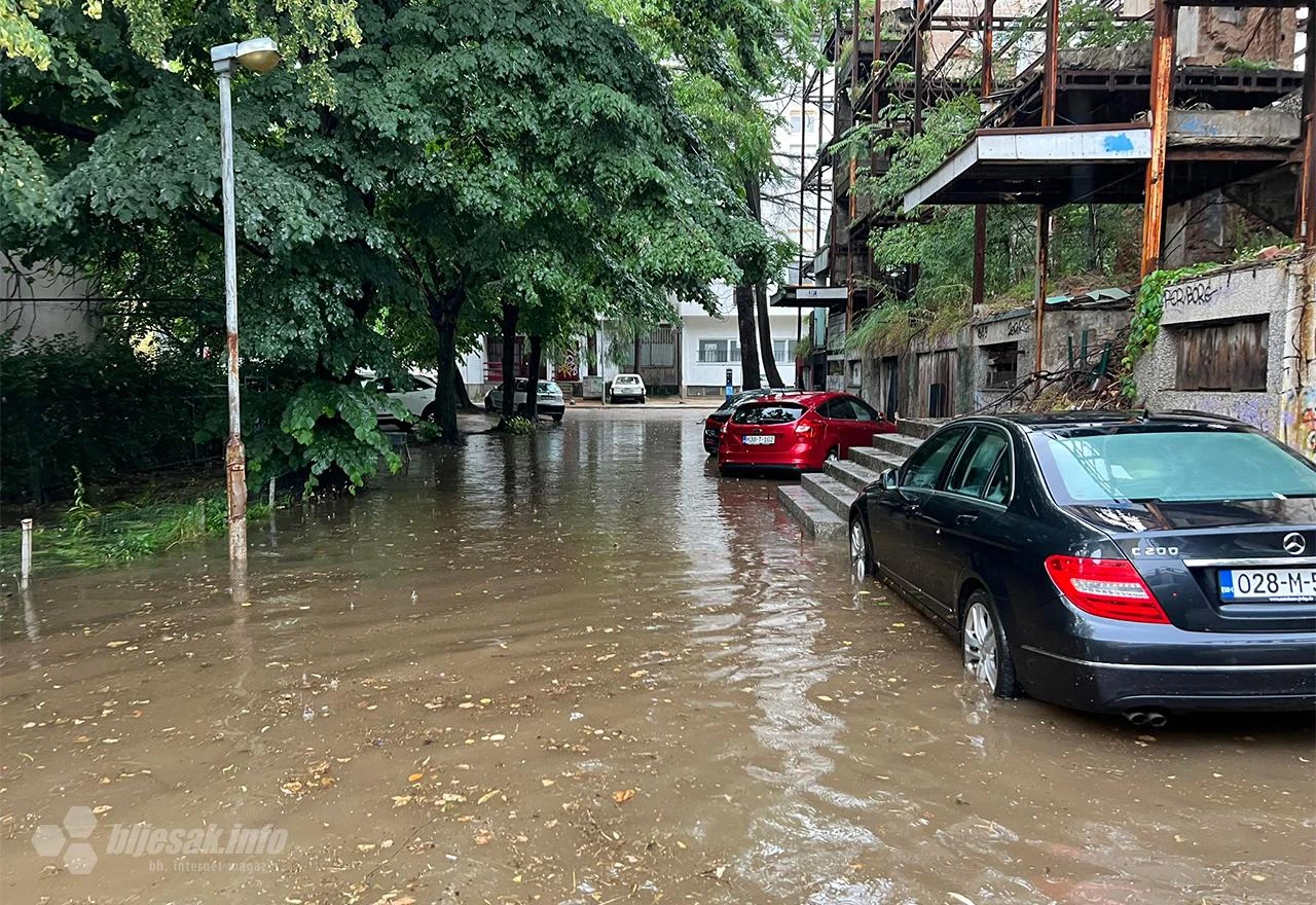 VIDEO | Mostar (opet) pod vodom