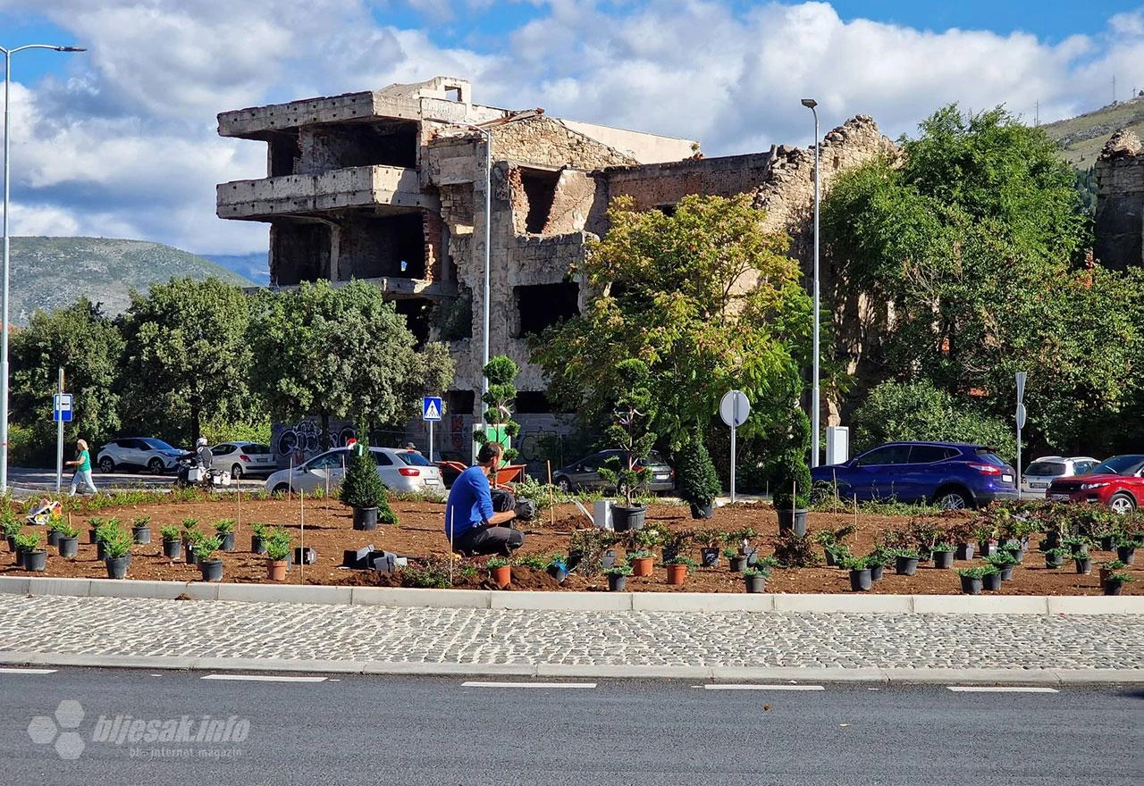 Mostar: Povučena inicijativa o tri maslinove grančice na Španjolskom trgu