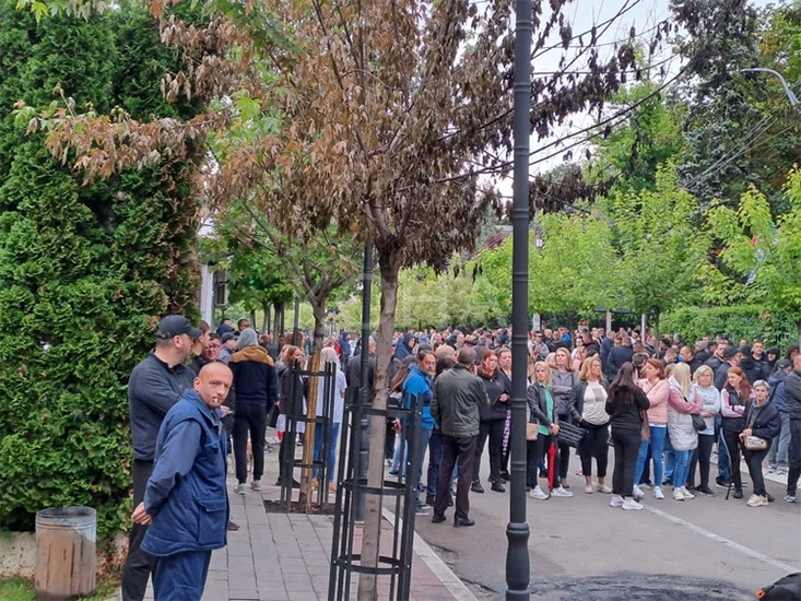 Počeli novi prosvjedi, Srbija povukla crvene linije