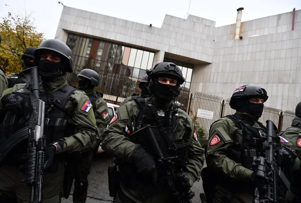 Dojavljene bombe u najmanje 75 škola u Srbiji, učenici evakuirani