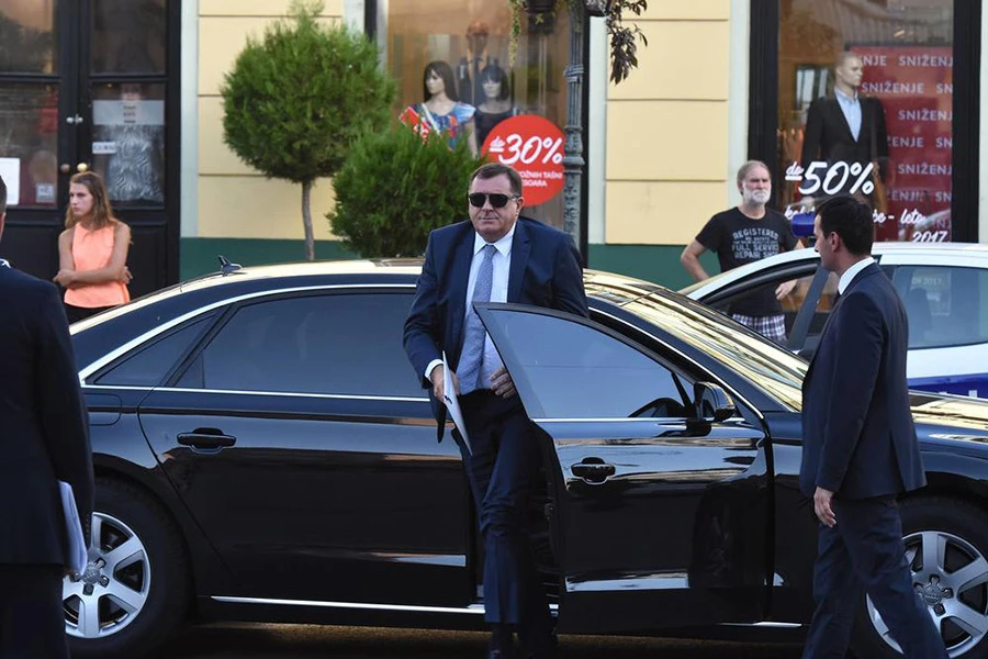 Dodik predsjedničkim automobilom šalje troje djece na liječenje 