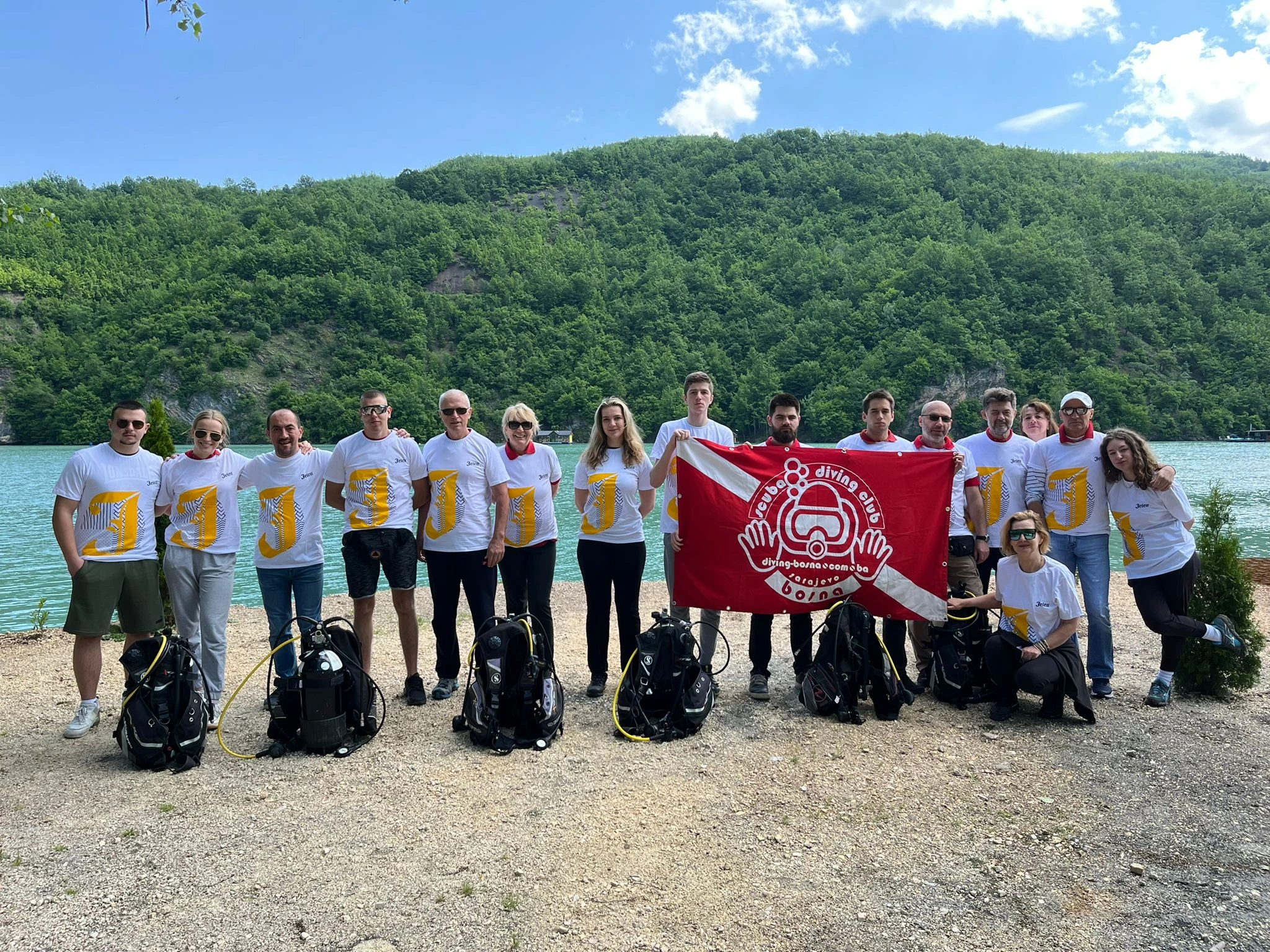 Ronioci s Višegradskog jezera prikupili 180 kilograma otpada