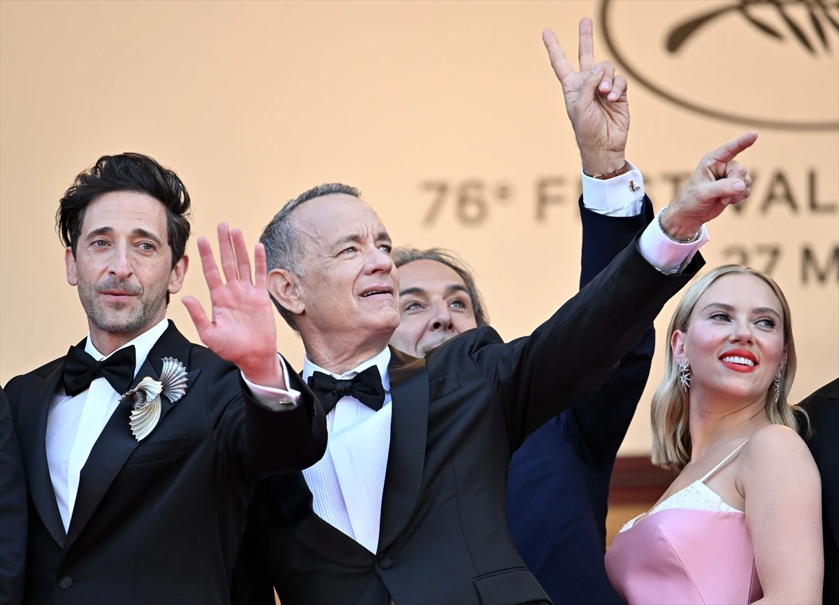 Cannesu: Premijera filma "Asteroid City", crvenim tepihom prošetali Scarlett Johansson i Tom Hanks