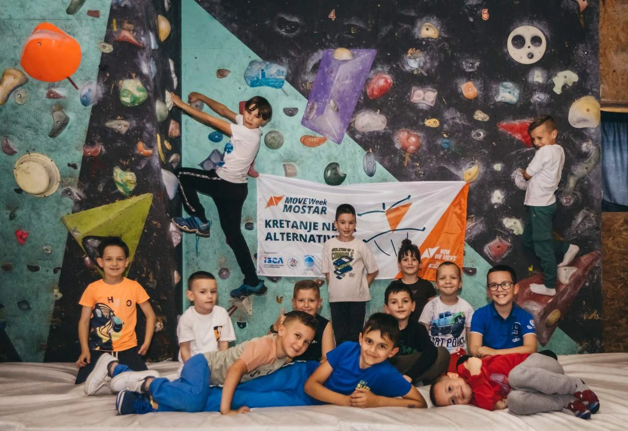 FOTO | Mostarci se okušali u sportskom penjanju 