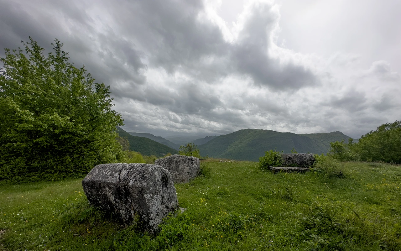 Konjic obiluje nekropolama stećaka koje morate posjetiti