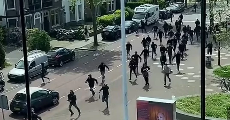 VIDEO | Sukobi navijača prije utakmice AZ Alkmaar - West Ham 