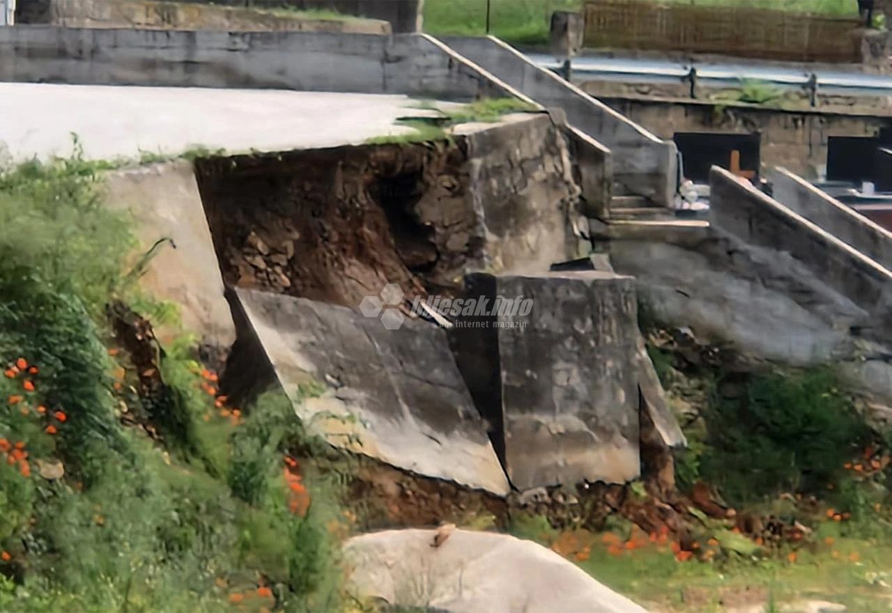 FOTO | Čapljina: Urušila se cesta - potporni blokovi pali u groblje