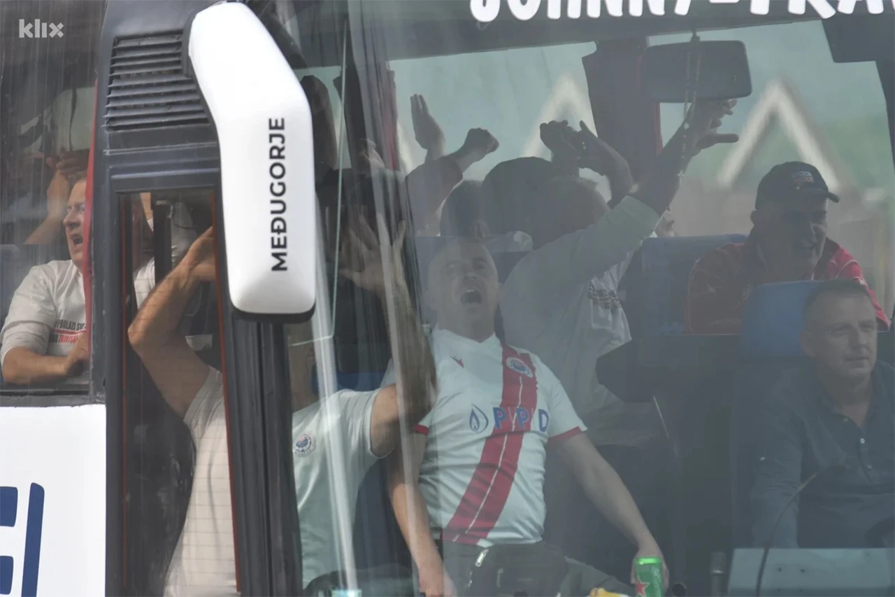 FOTO | Veliki broj Ultrasa stigao u Zenicu