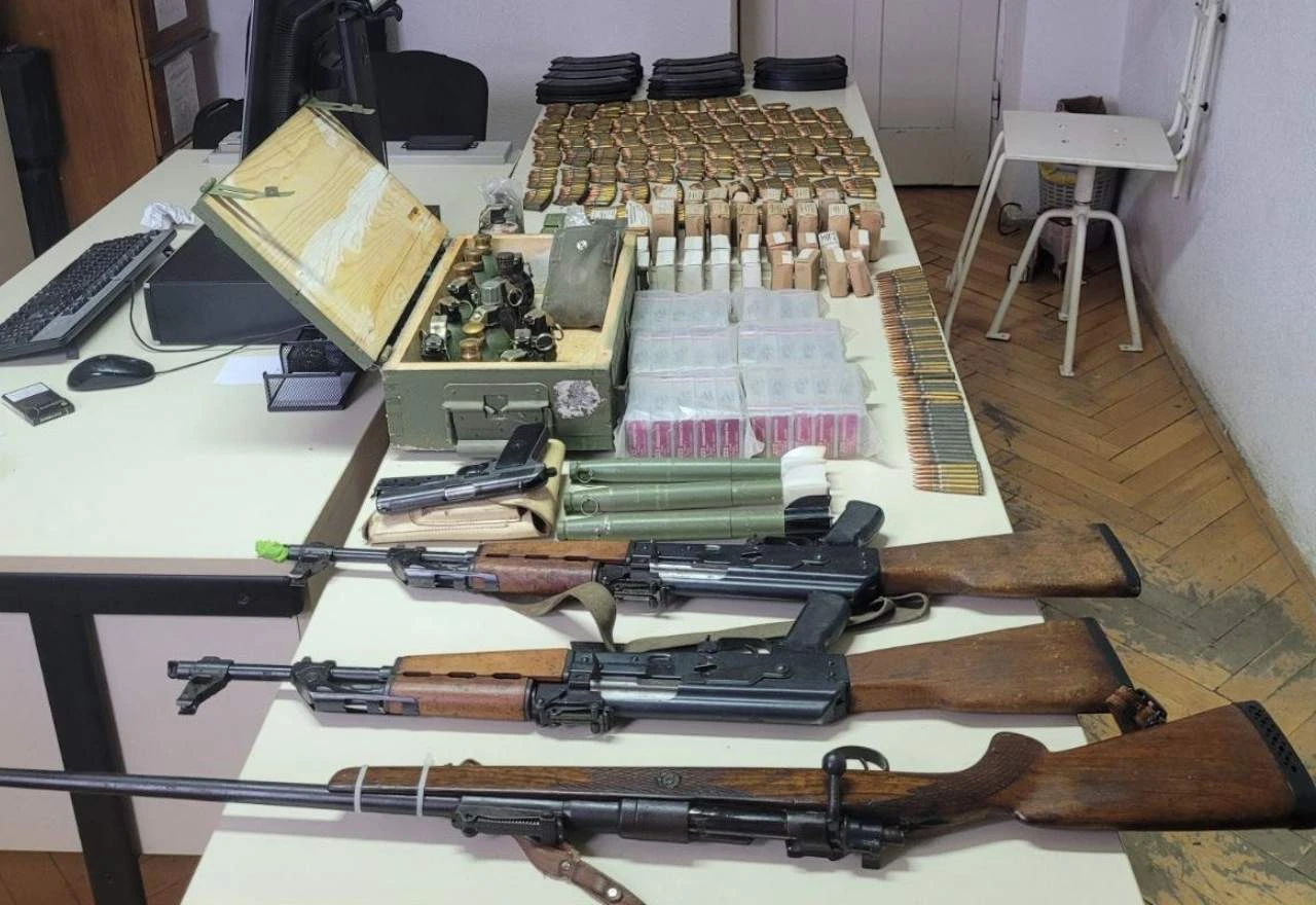 Hercegovačkom dvojcu oduzeli arsenal oružja
