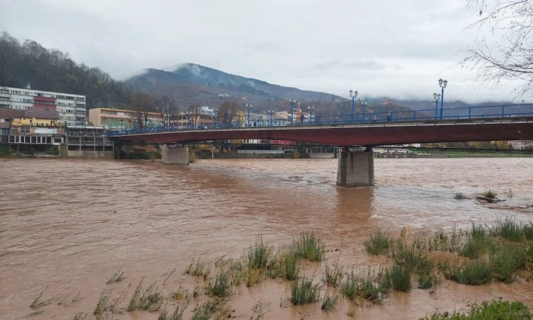Muškarac se bacio s mosta u rijeku