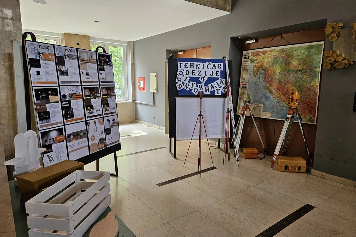 Učenička izložba u Mostaru: Izložene makete, projektne dokumentacije, namještaj...