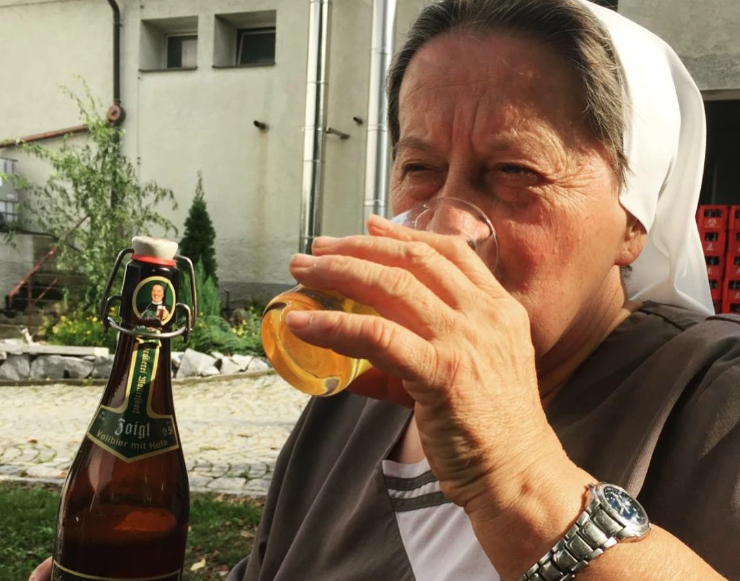 Časna sestra i pivarka - sestri Doris dan ne prođe bez piva