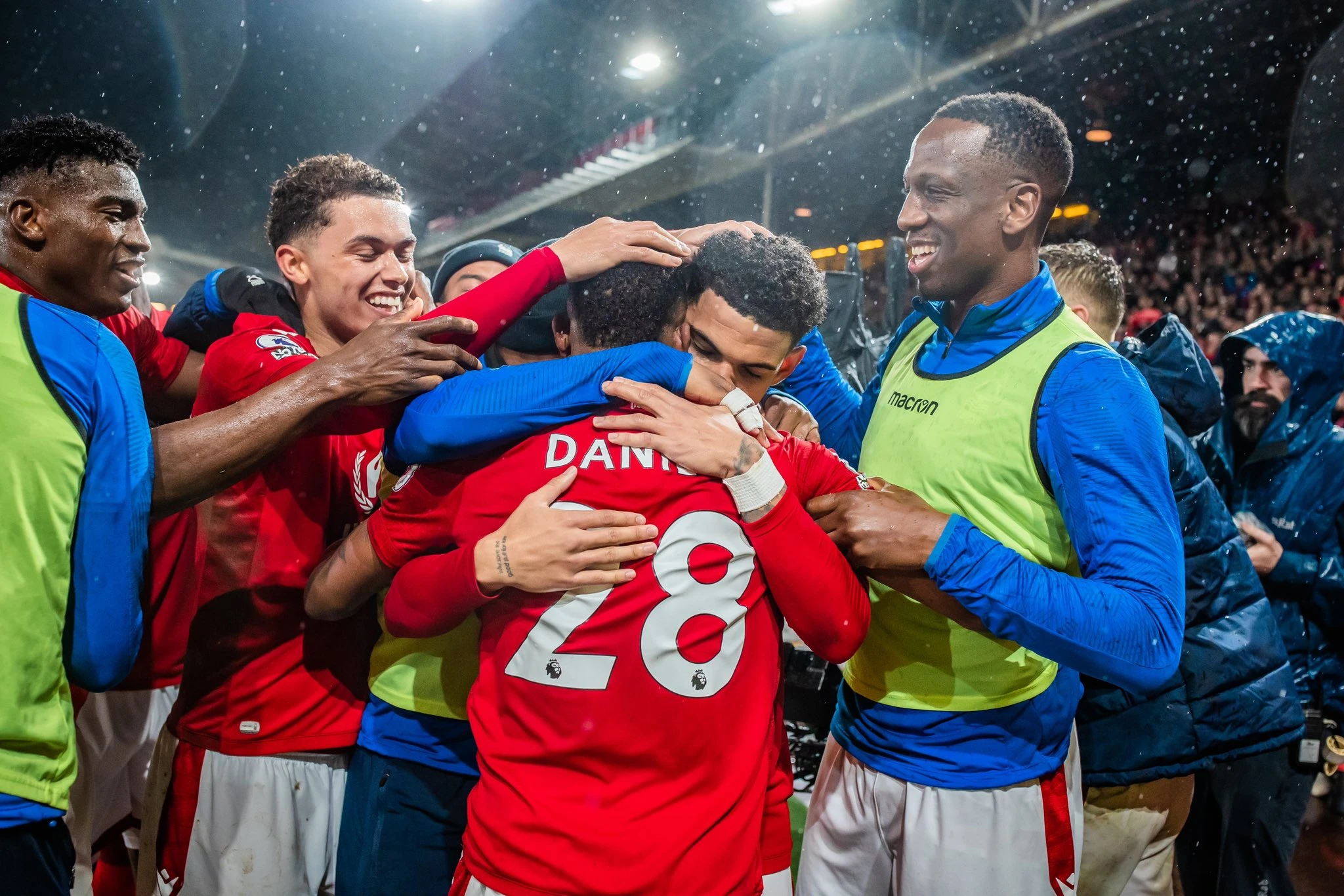 Southampton pred ispadanjem, visoke pobjede Evertona i Fulhama