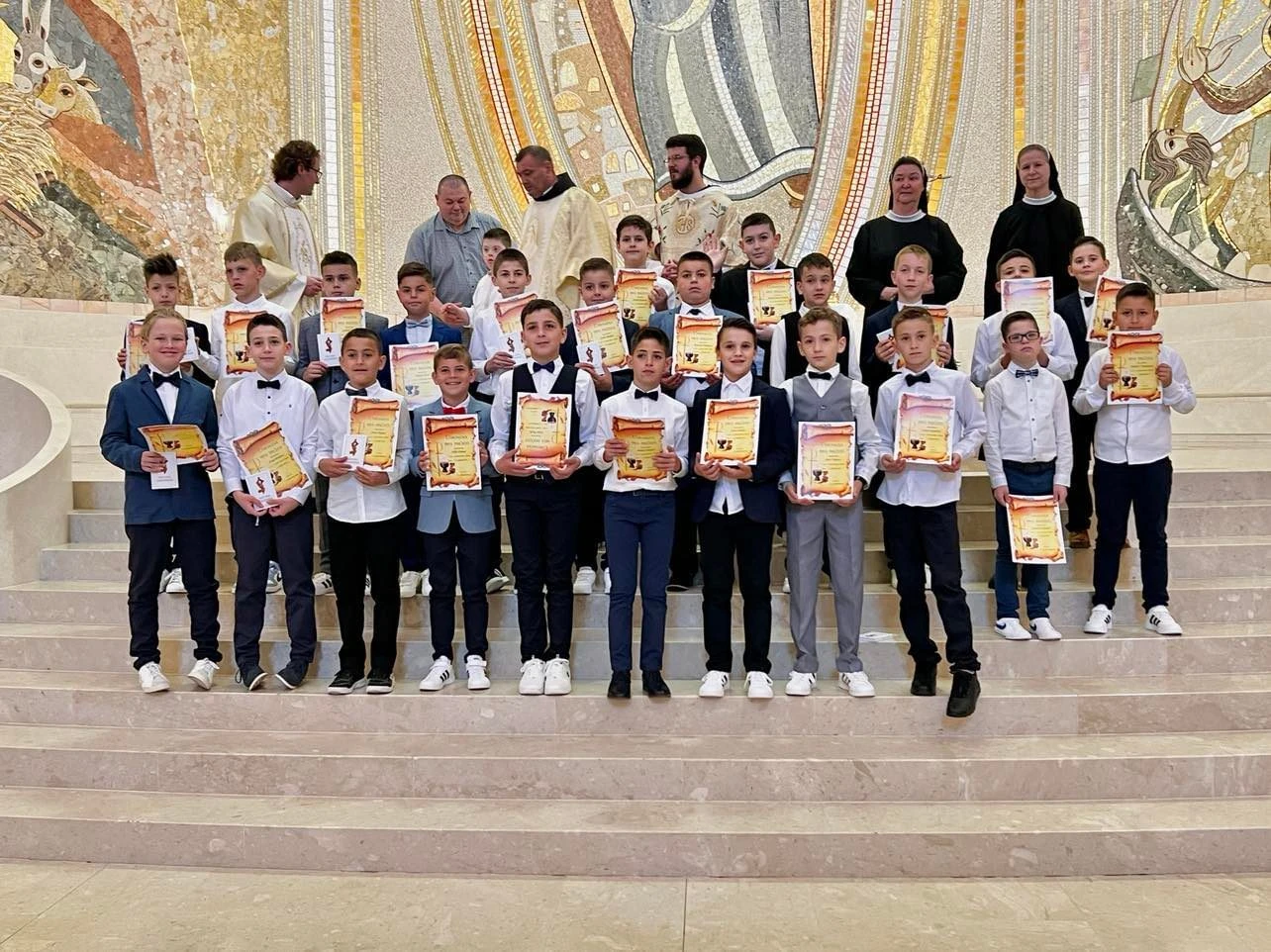 Prva sveta pričest u župi sv. Petra i Pavla