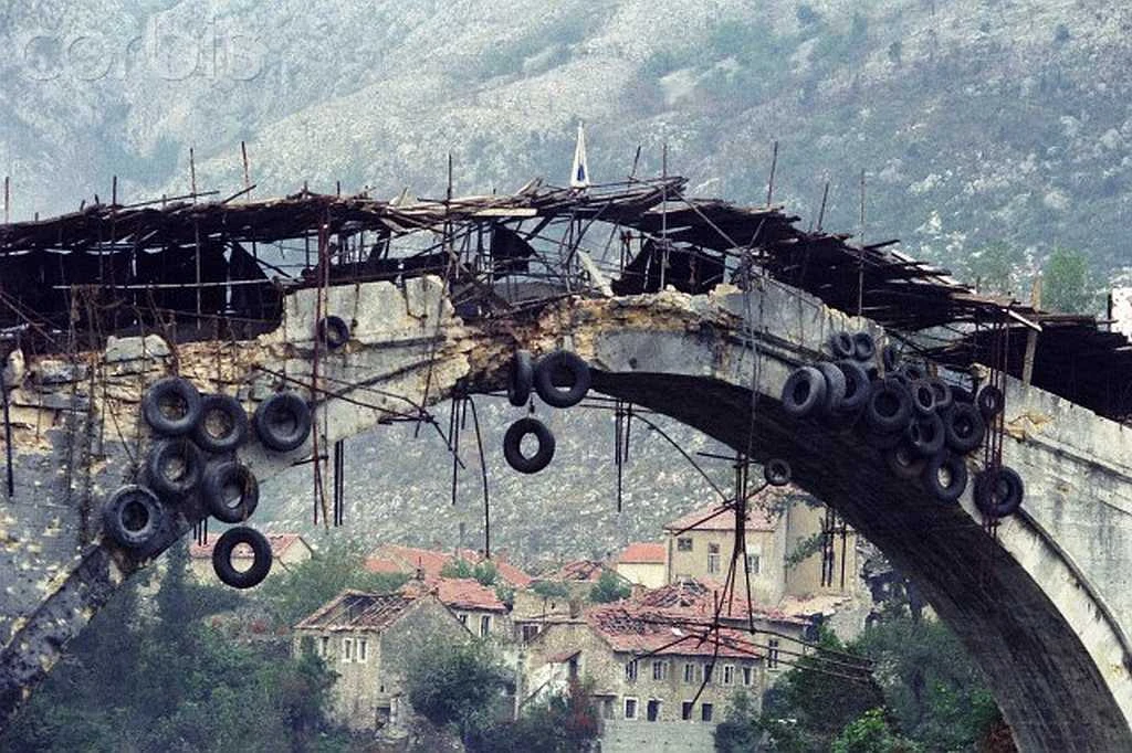 VIDEO | Neviđeni videozapis rušenja Starog mosta?