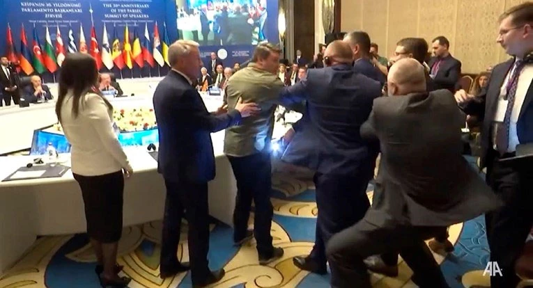 VIDEO | Tučnjava ukrajinskih i ruskih političara u Turskoj
