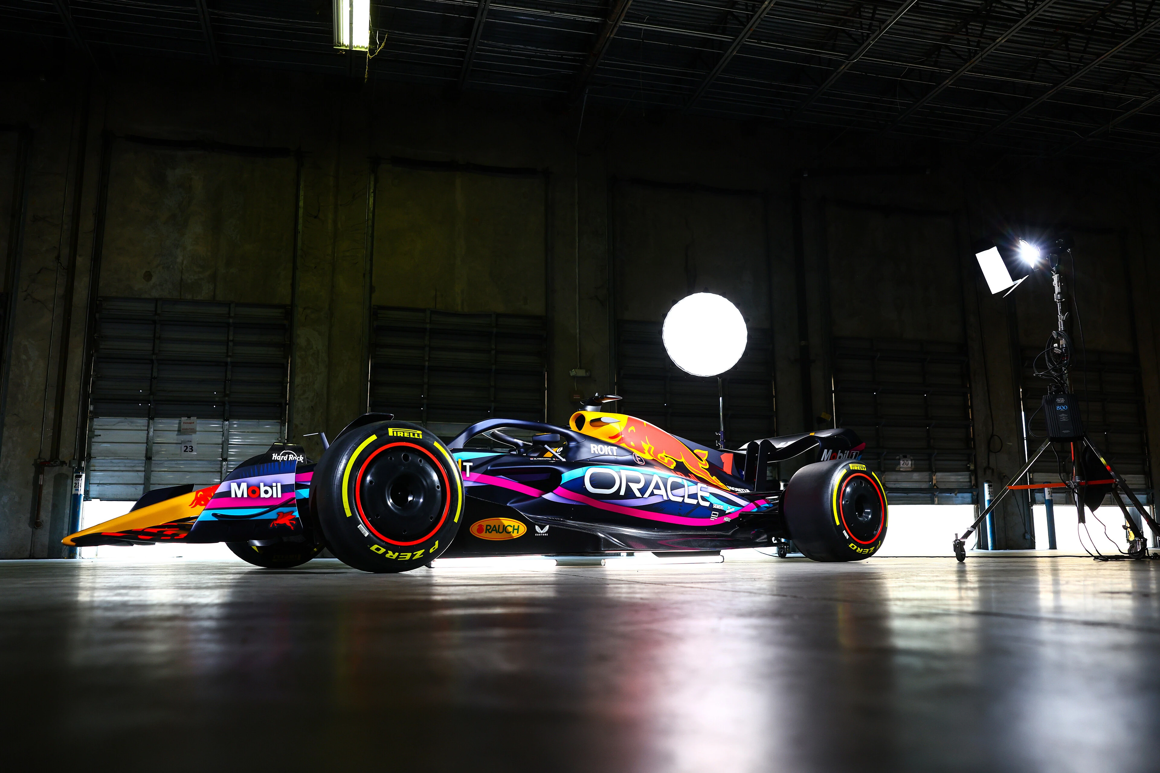 Bolidi Red Bull Racinga stižu u Miami u specijalnom ruhu, Verstappen će nositi novu kacigu