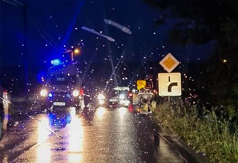 Nesreća na Bišću - automobil završio kraj ceste