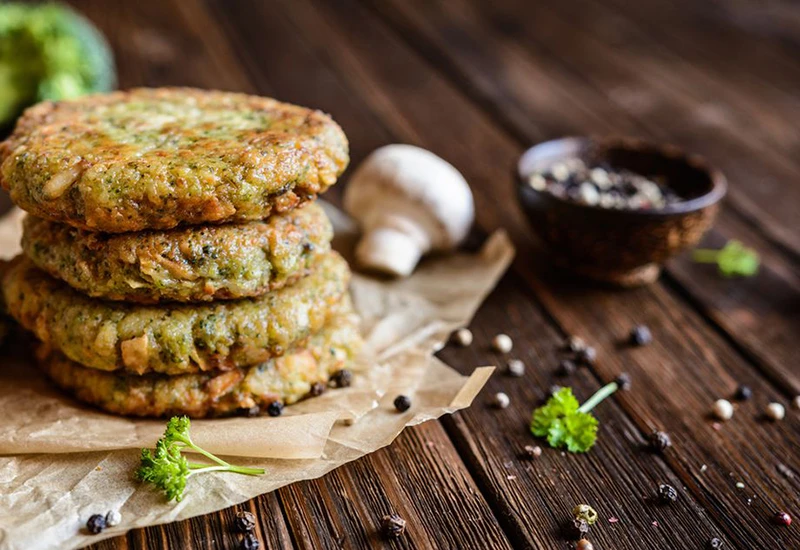 Vege burger koji se peče u pećnici