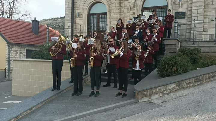 Prvosvibanjska budnica ulicama Livna